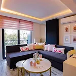 Ava Center Aparthotel 4*