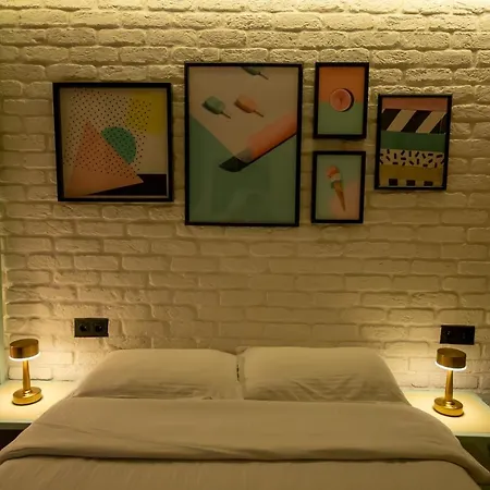 Ava Center מלון דירות 4*