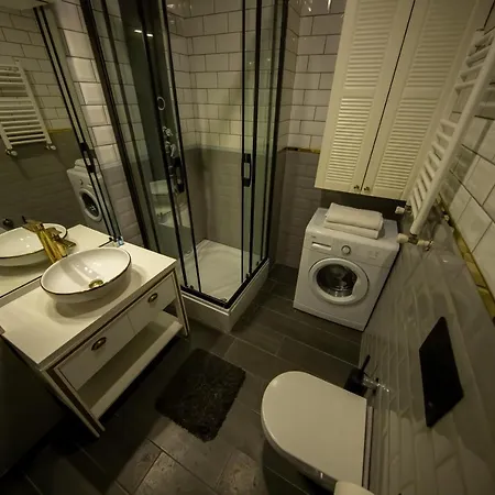 Aparthotel Ava Center 4*