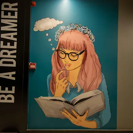 מלון דירות Ava Center 4*