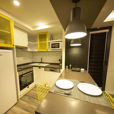 Aparthotel Ava Center 4*